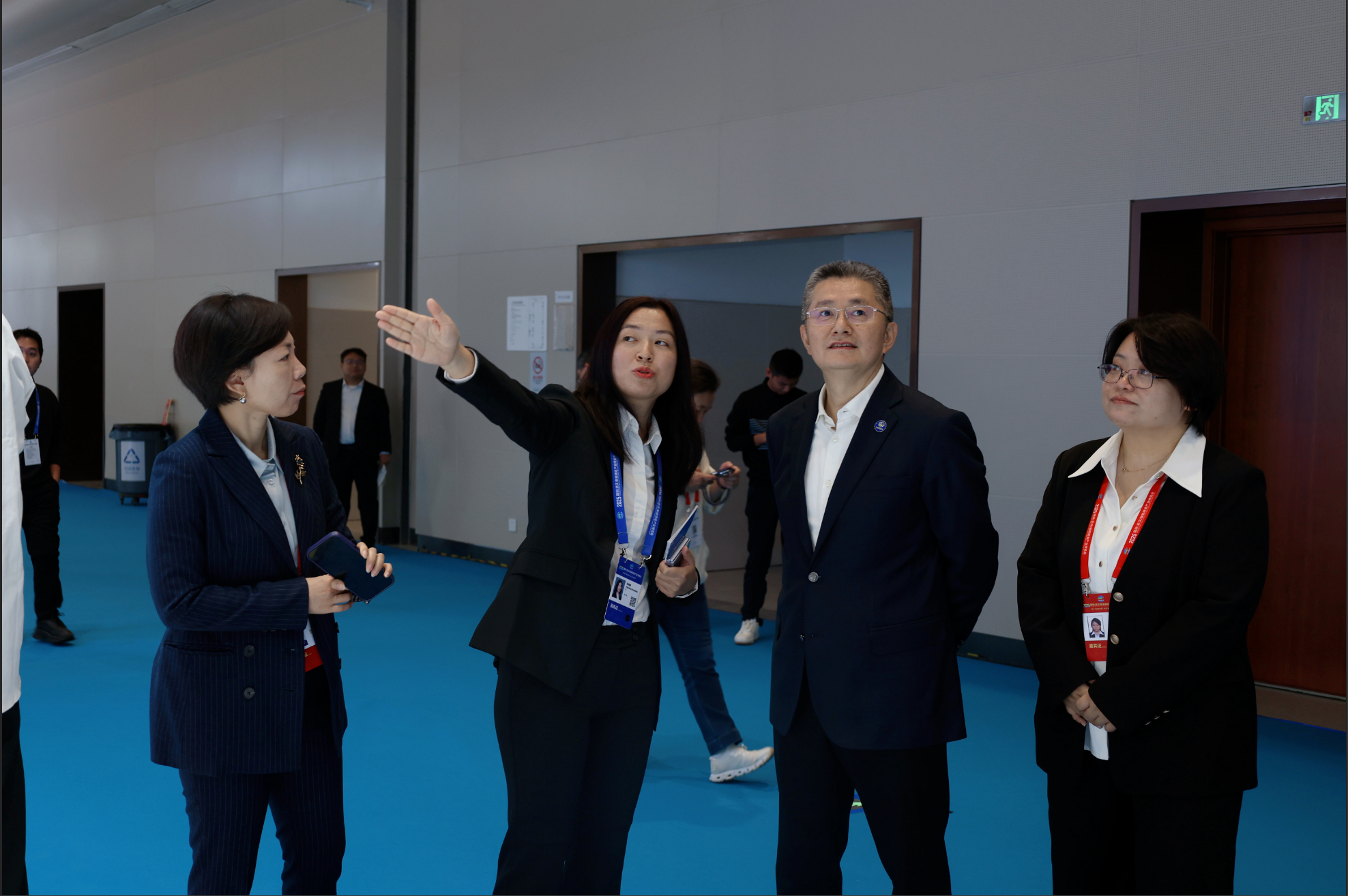 李董.png 李董.png