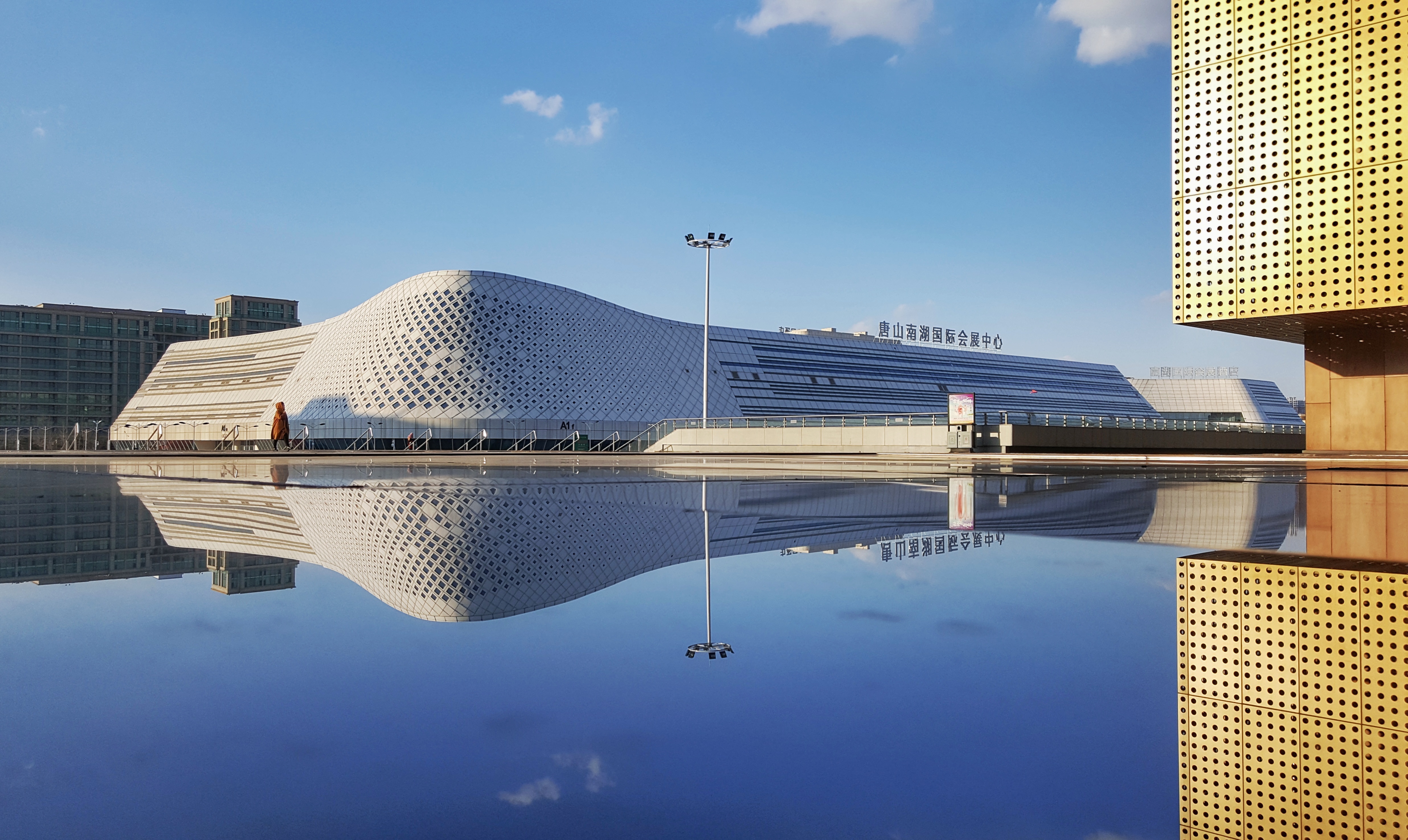 唐山东方南湖国际会展中心.jpg